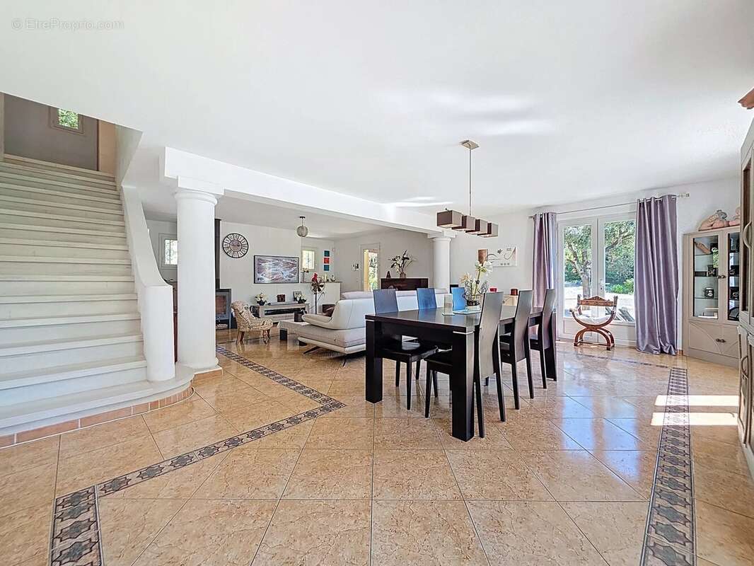 Maison à ROQUEFORT-LES-PINS