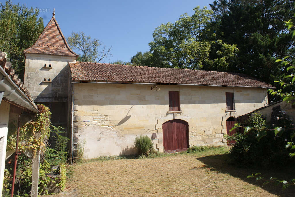 Chartreuse avec grand dependances et 6.1 ha - photo 17