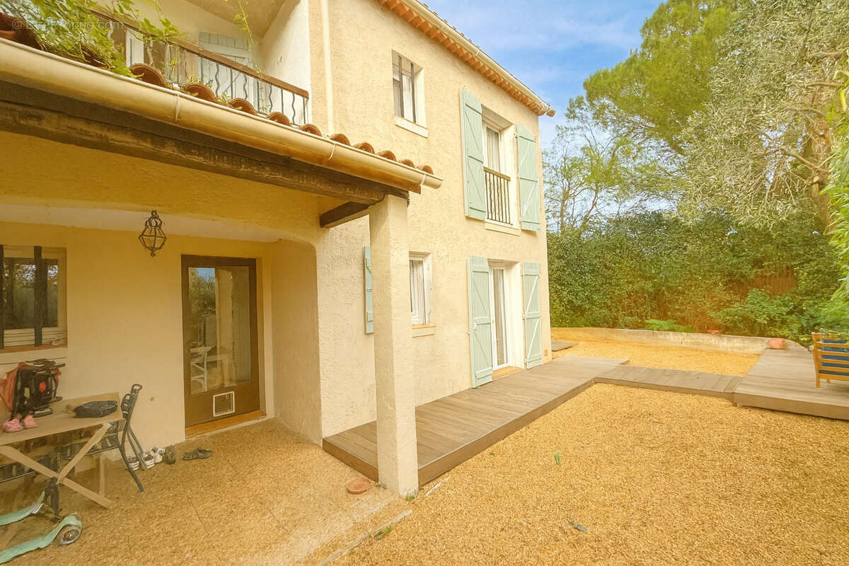 Maison à SOLLIES-PONT