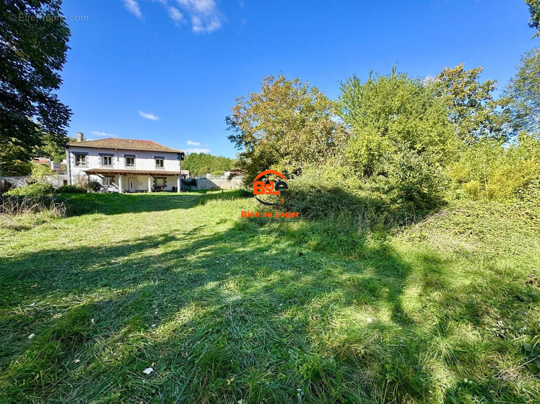 Maison Blanzat 4 chambres terrain 2500 m² BSLE Immobilier - Maison à BLANZAT
