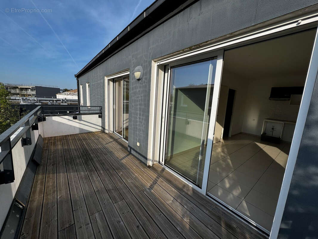 Mérignac - Proche Centre Ville - Très joli T3 avec Parking et Balcon - photo 4