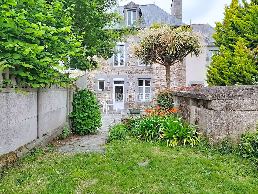 Maison à SAINT-PIERRE-DE-PLESGUEN