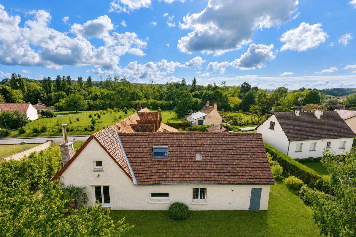 Maison rénovée 230 m² à Fyé - photo 3