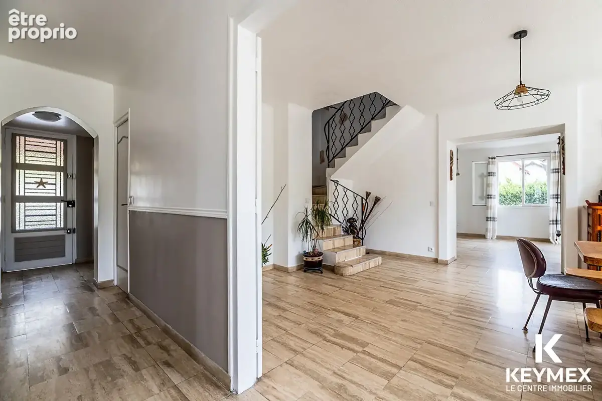 EXCLUSIVITÉ - Maison Mériel 7 pièce(s) 197m2 - photo 2