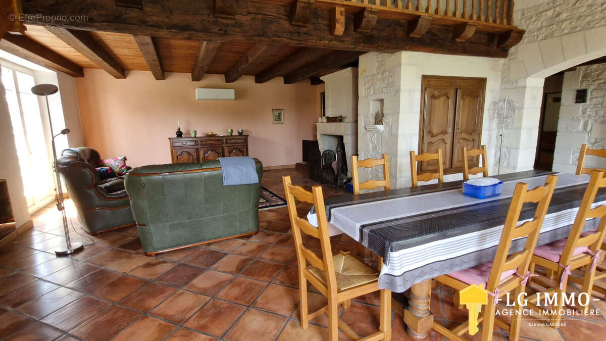 Maison à CHENAC-SAINT-SEURIN-D'UZET