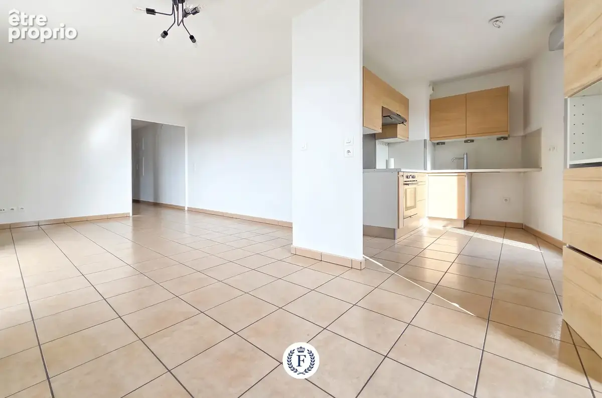 Dernier étage, ascenseur, balcon de 9 m2, 2 chambres, parking double en SUS - photo 3