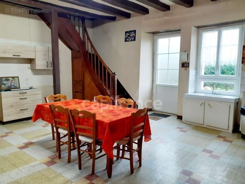 Maison à SAINT-PIERRE-DE-MAILLE