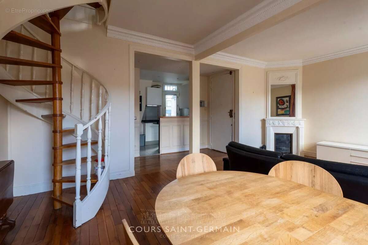 Appartement à PARIS-16E