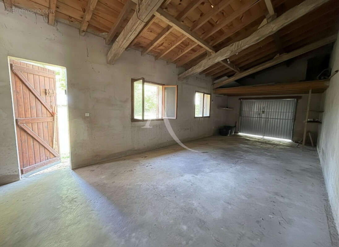 Maison familiale de 135m² avec 5 chambres sur une belle parcelle de près de 7000m² - photo 13