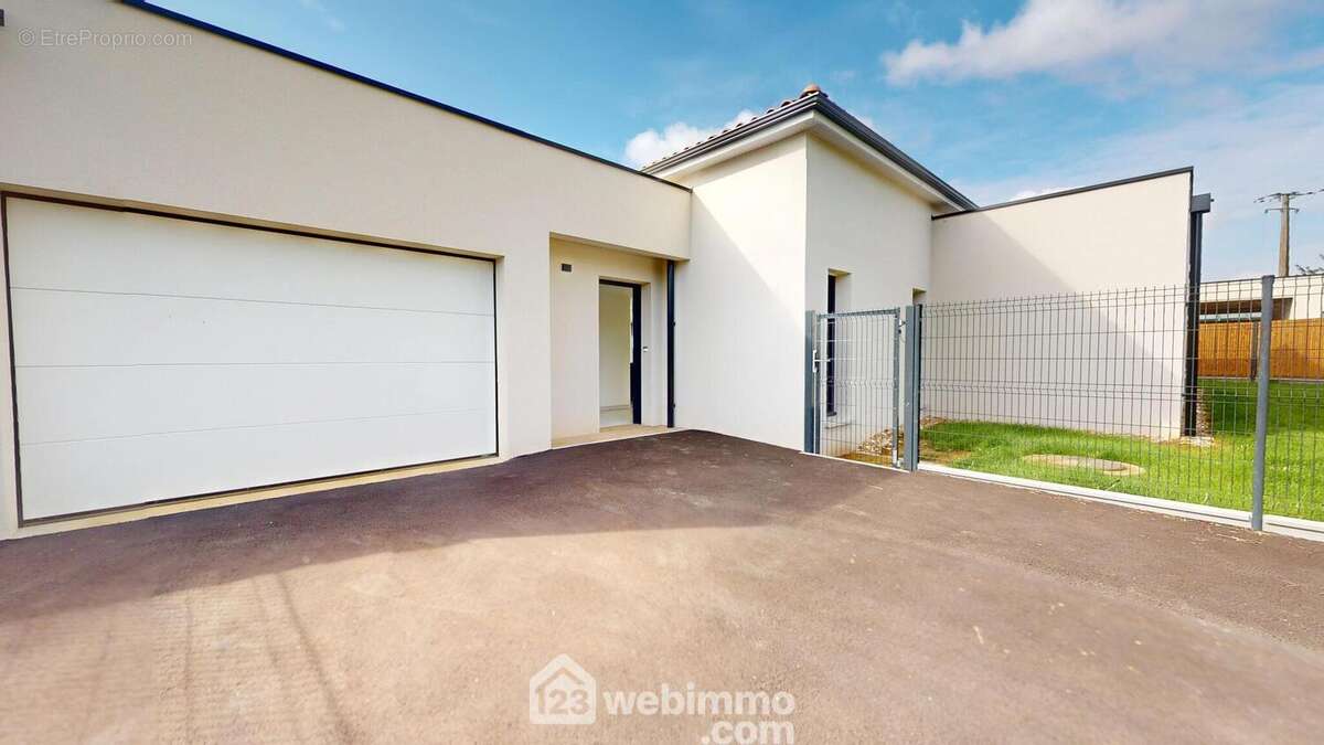 Maison dans son lotissement calme. - Maison à SAINT-HILAIRE-LA-FORET