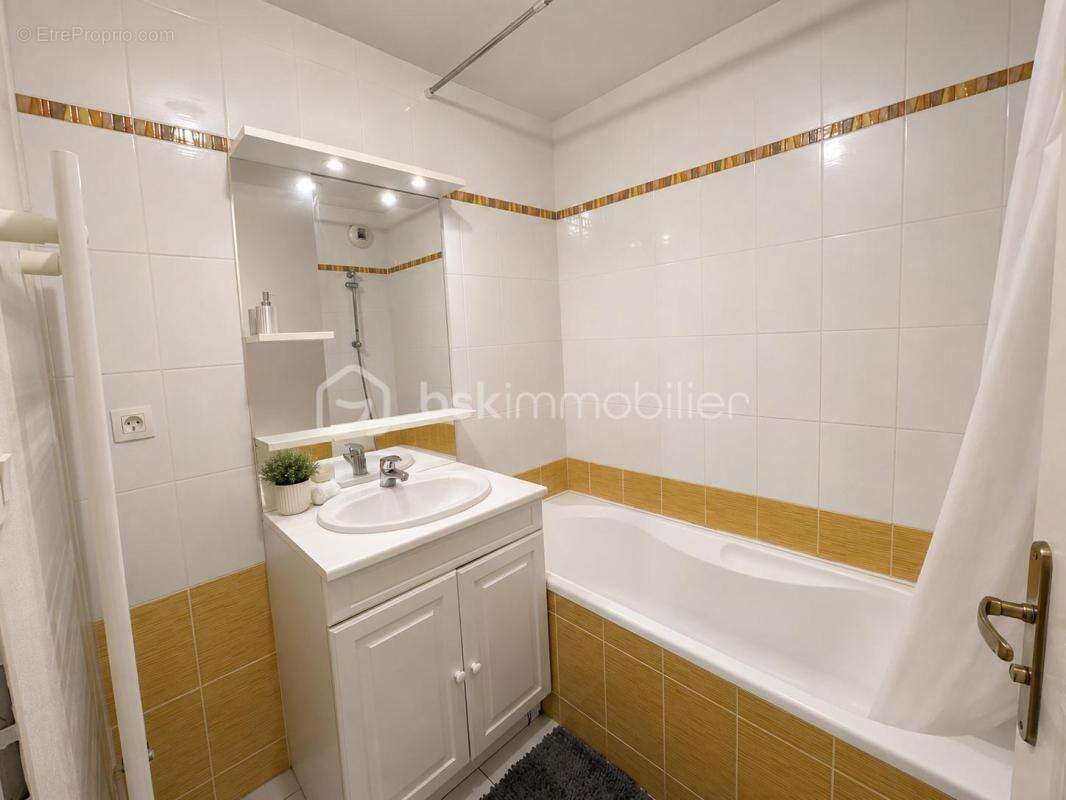 Appartement t3 de 64 m² – grande terrasse – parking privatif – résidence de standing à quimper - photo 7
