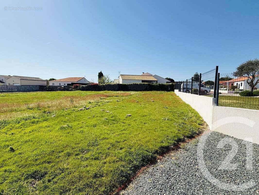 Terrain à TALMONT-SAINT-HILAIRE