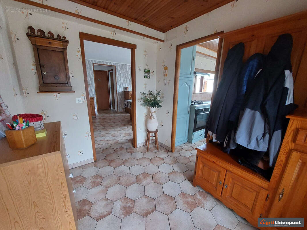 Maison à NEUFMOULIN