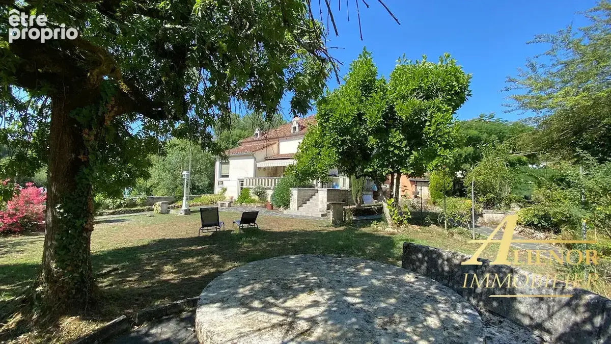 Maison à BOURDEILLES