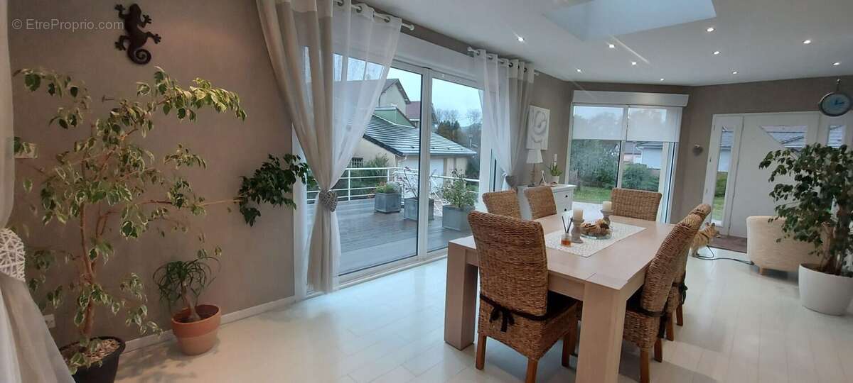 Maison à LAVELINE-DEVANT-BRUYERES