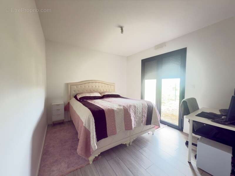 Maison à LES MARTRES-DE-VEYRE