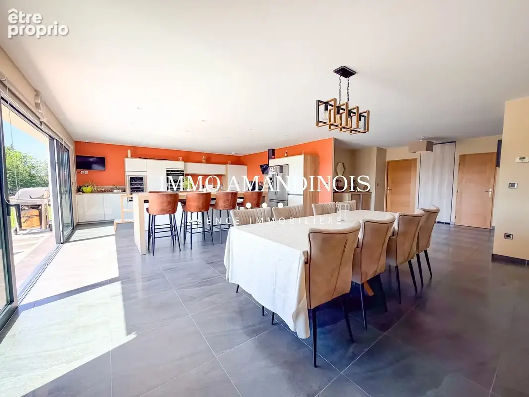 Rare plain pied de 246 m2 - 4 ch. - bureau - double garage sur 3000 m2 - photo 3