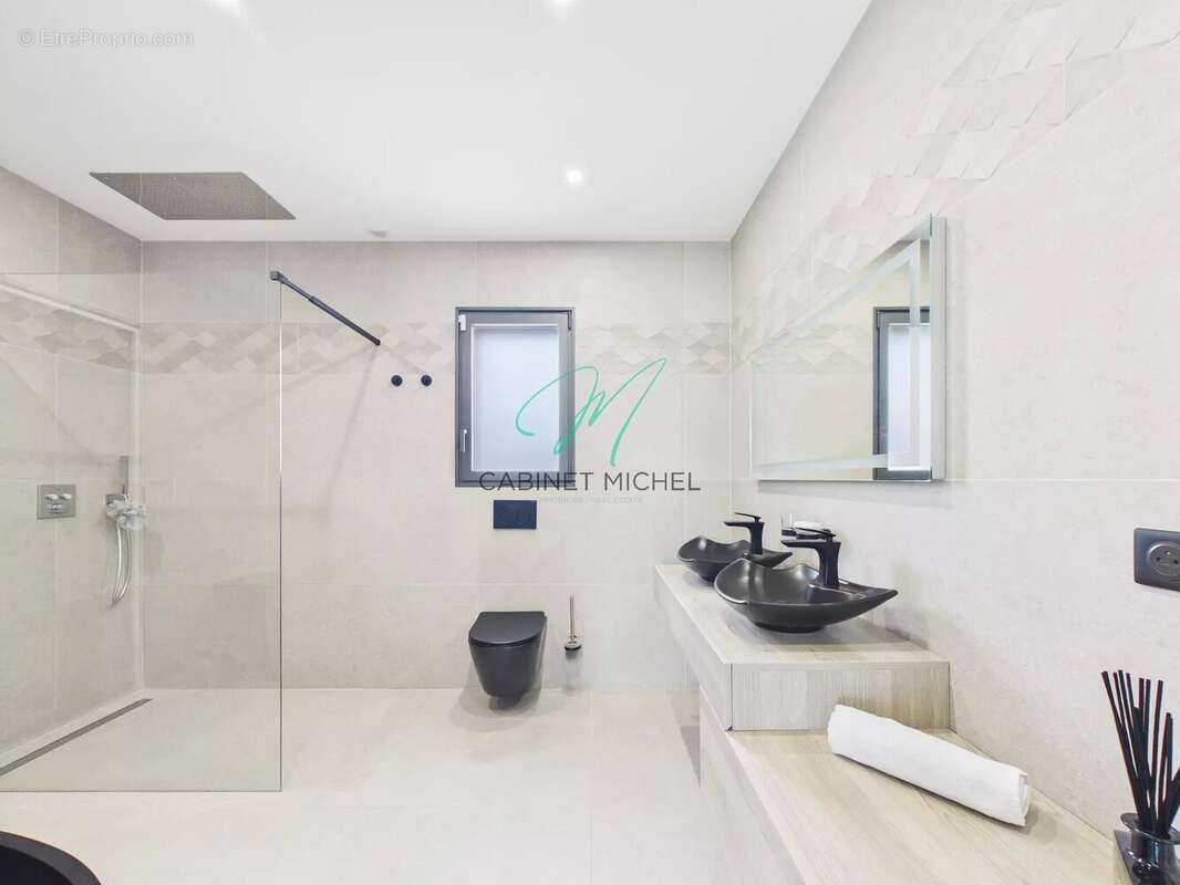 Maison à ROQUEFORT-LES-PINS