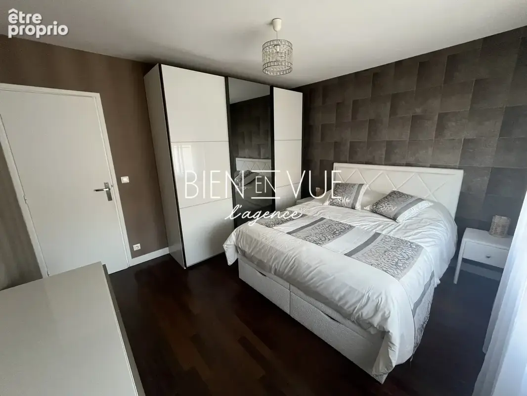 Exclusivité   Maison 118 m2 entièrement rénovée avec piscine, garages et au calme - photo 7