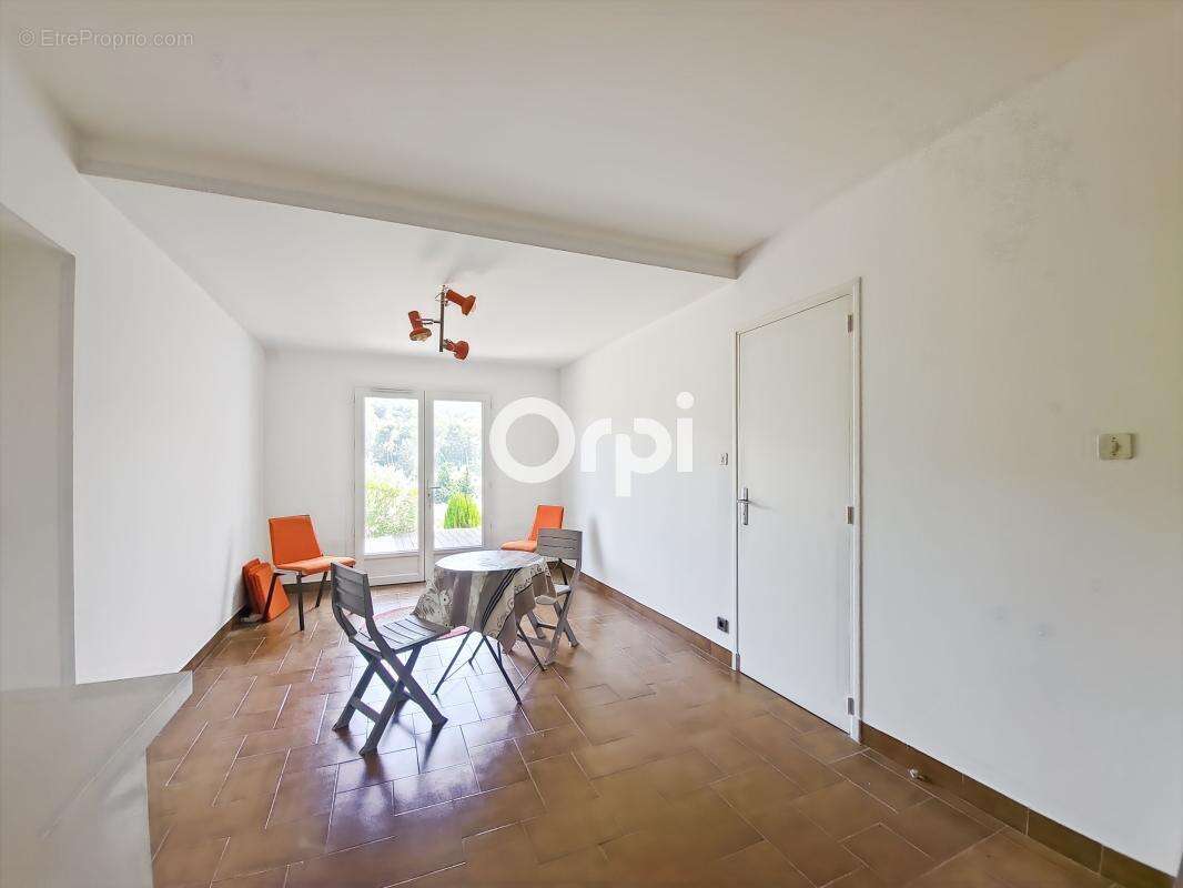 Villa d'architecte de 215 m² – Volumes, luminosité et garage de 65 m² - photo 15