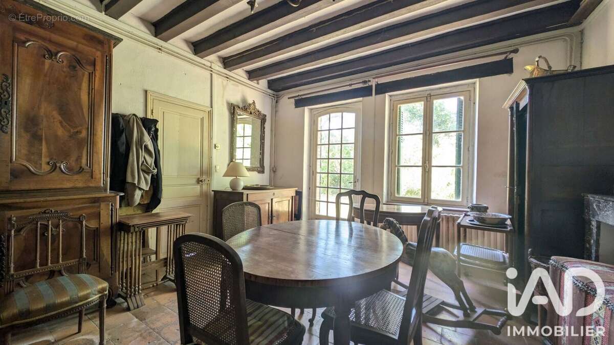 Maison 212 m² à Saint-Laurent-En-Gatines  - photo 9