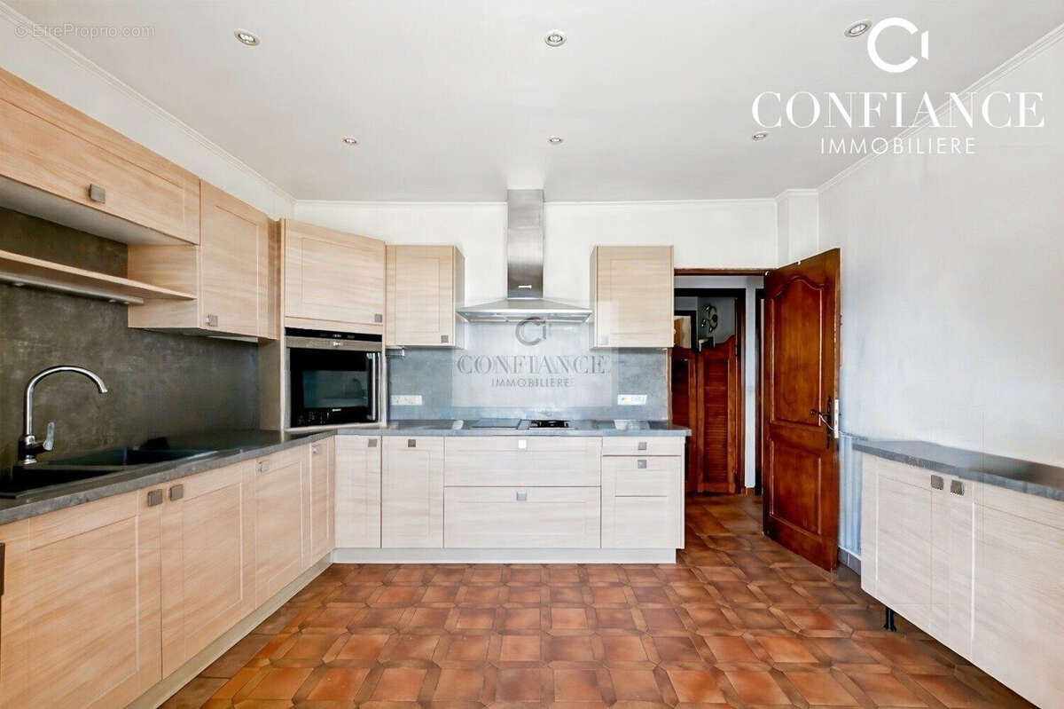 Appartement à LA GAUDE