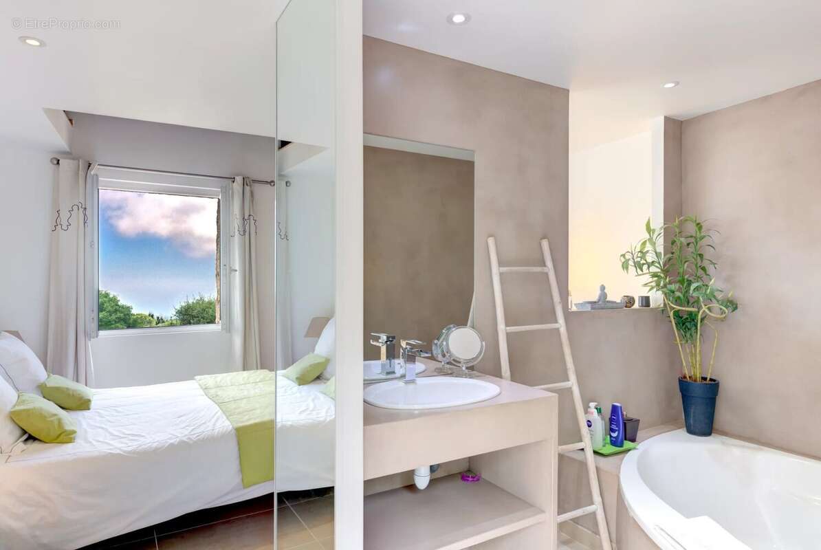 Maison à TOURRETTES-SUR-LOUP