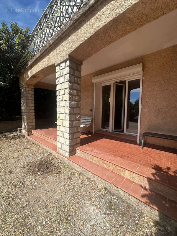 Appartement à SOLLIES-PONT