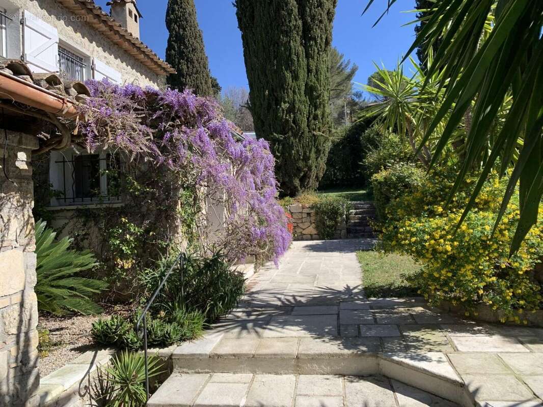 Maison 204m² à MOUGINS - photo 6