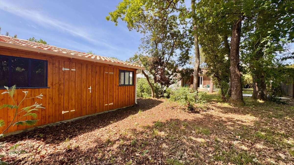 Maison à ARES