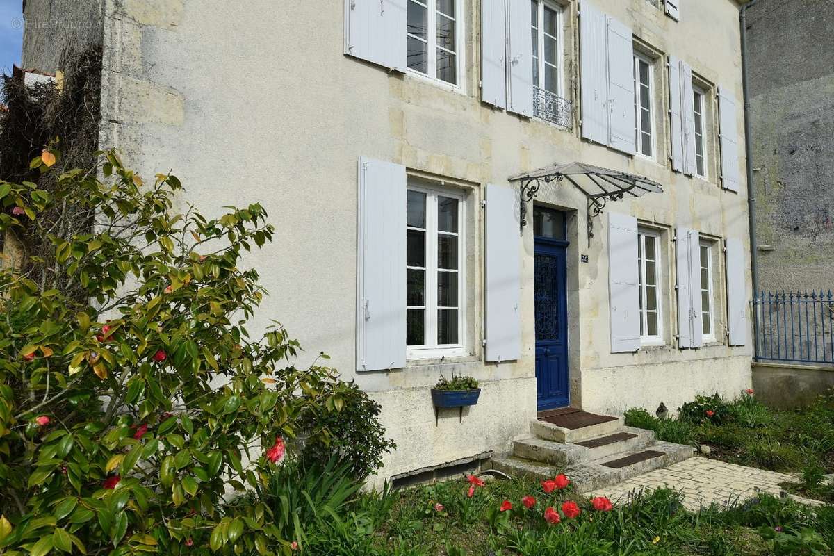 Maison à SURGERES