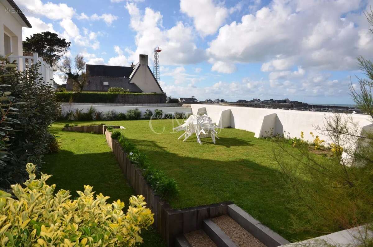 Maison à TREDREZ-LOCQUEMEAU