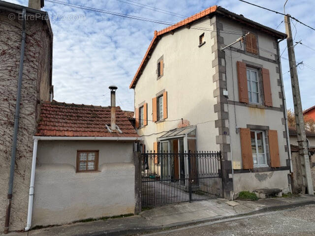 Maison à MARINGUES