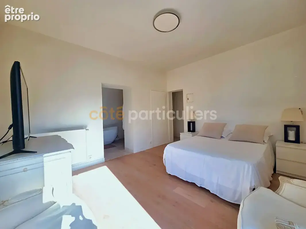 Vaux-sur-Seine (78740) - Maison d'exception de 255 m² sur 2 970 m² de terrain - photo 10