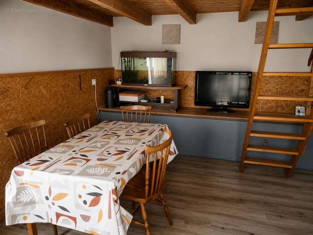 Maison de 5 pièces de 130 m² à Louroux-de-Bouble - photo 4