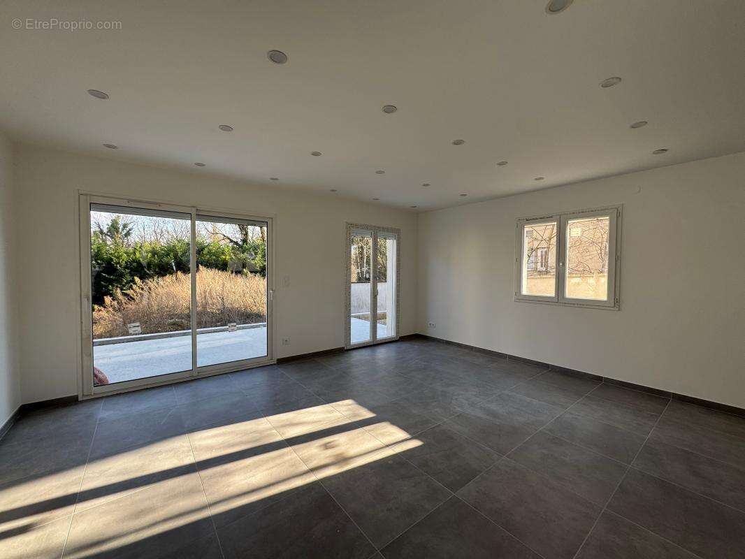 Appartement à PONT-DE-CHERUY