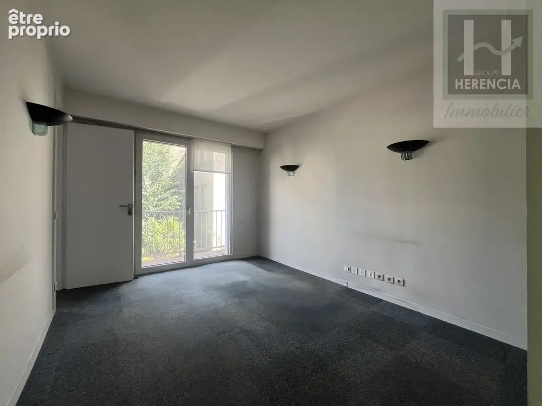 Ensemble immobilier à usage professionnel ou commercial à Périgueux - photo 9