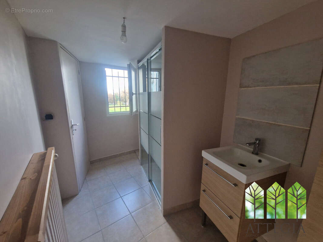 Salle douche RDC - Maison à URCIERS