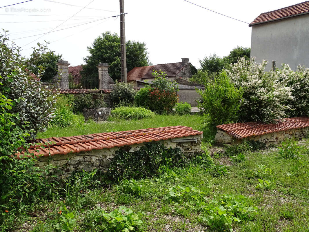 Maison à MONTIGNY-SUR-AUBE