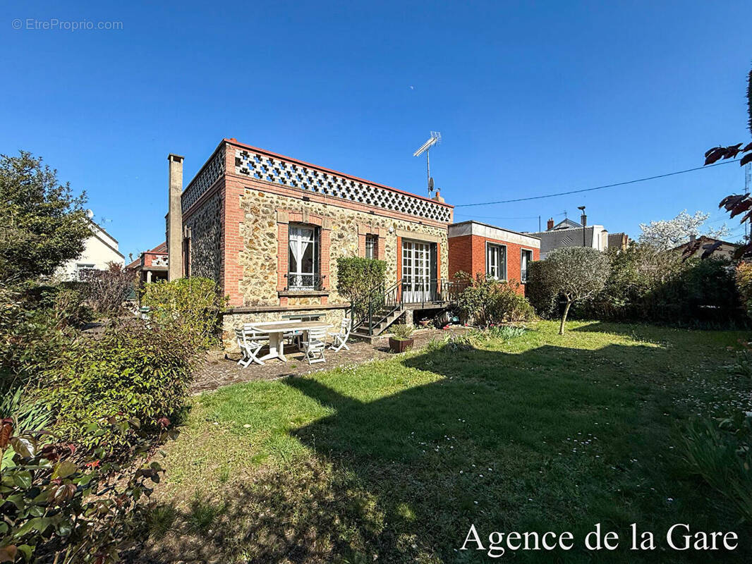 Maison à SARTROUVILLE