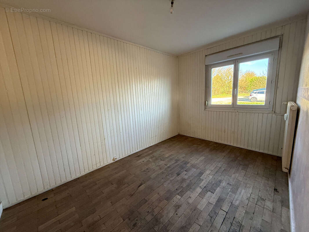 Appartement à SAINT-ETIENNE-SUR-CHALARONNE