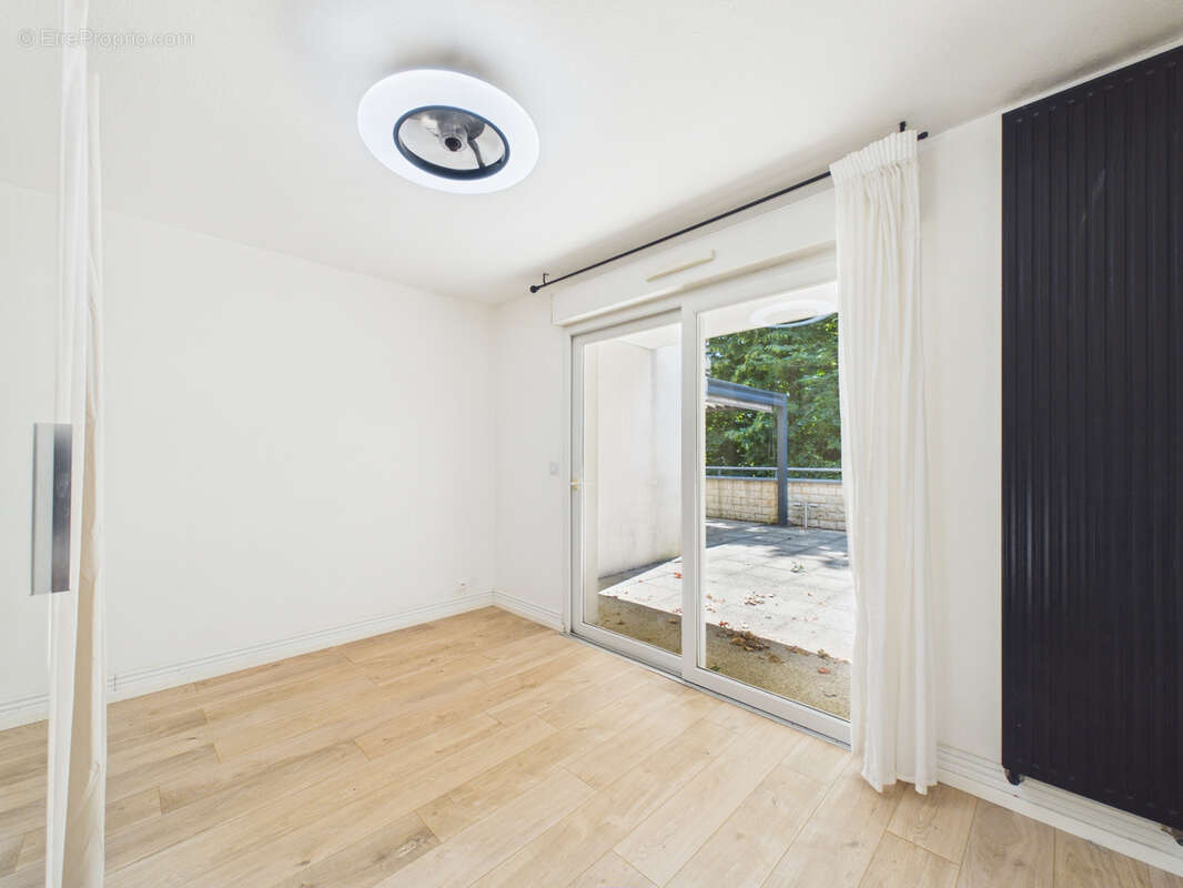Chambéry   t4 en excellent état avec 70 m2 de terrasse, garage, cave et cadre verdoyant - photo 7
