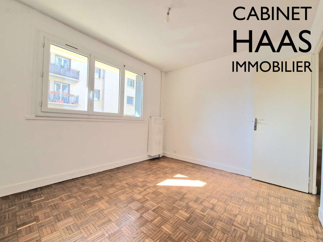 Chambre (1) - Appartement à IVRY-SUR-SEINE