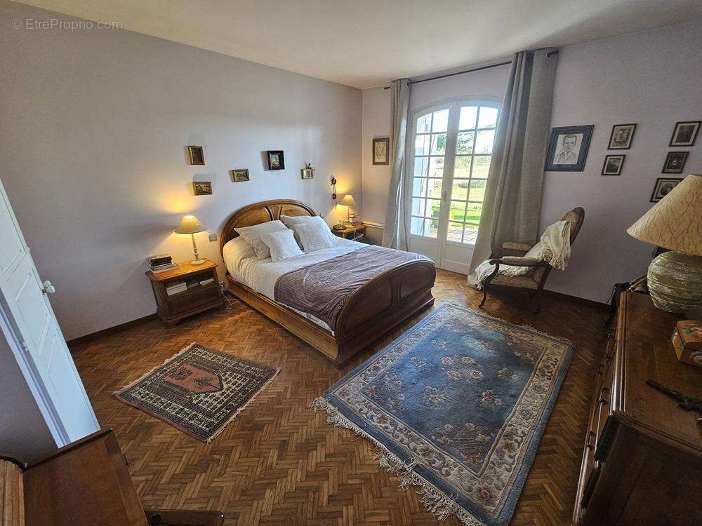 Maison 8 pièces et une dépendance - Mourenx - Bourg (64150) - photo 7