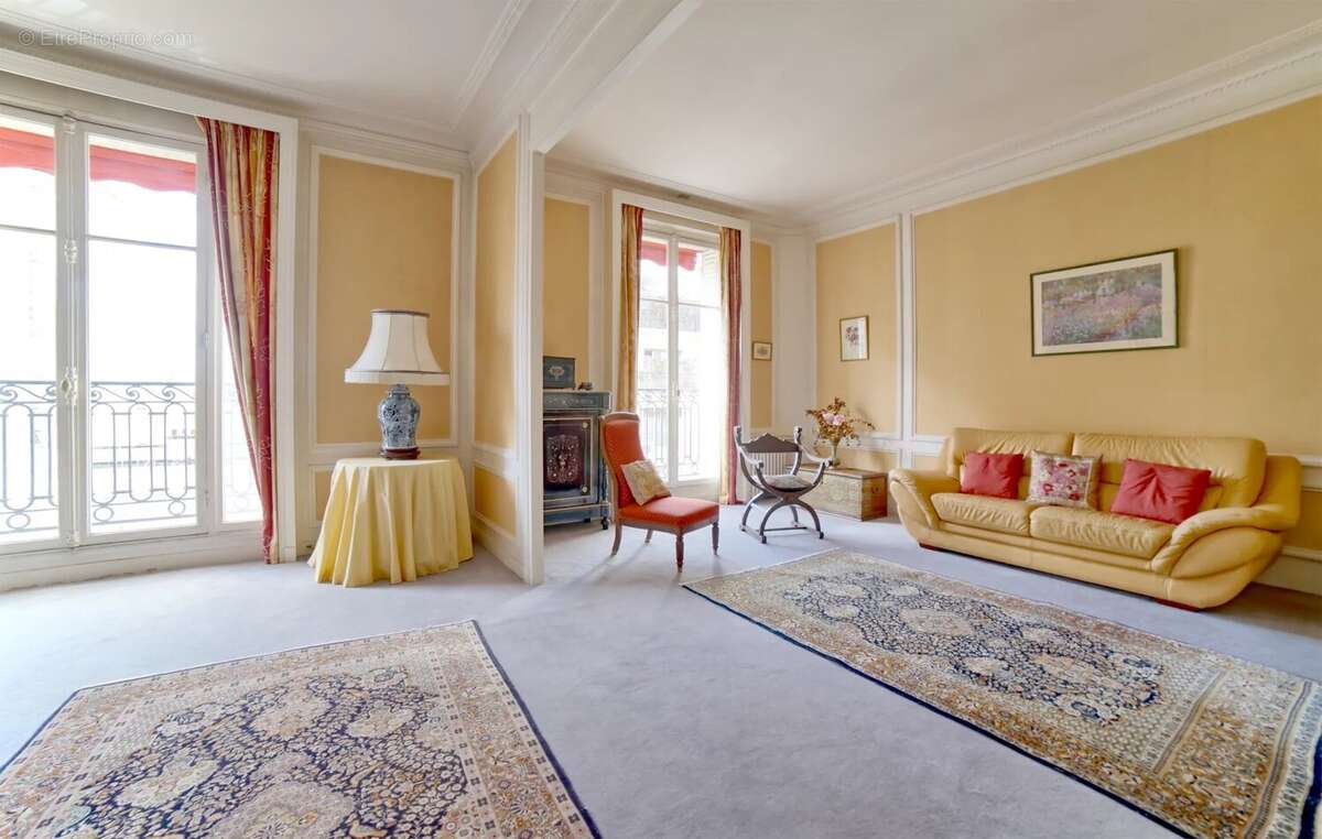 Appartement à NEUILLY-SUR-SEINE