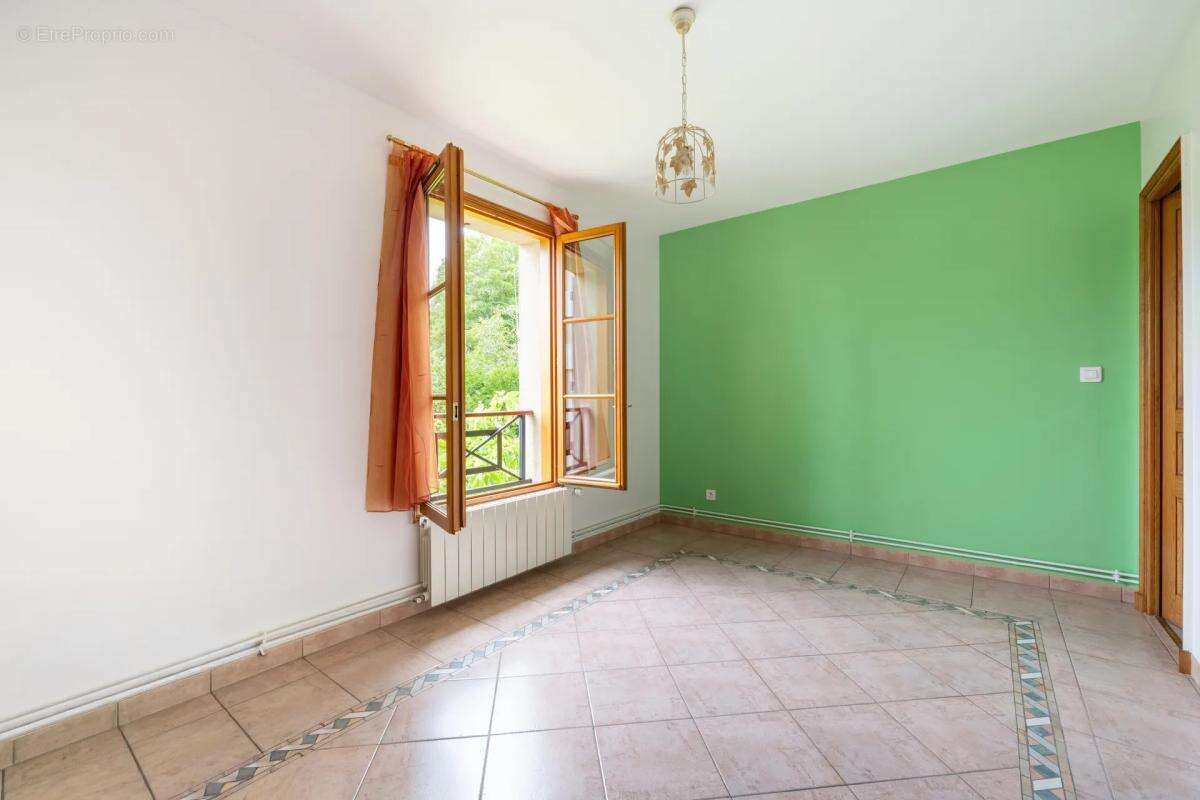 Appartement à PRESLES