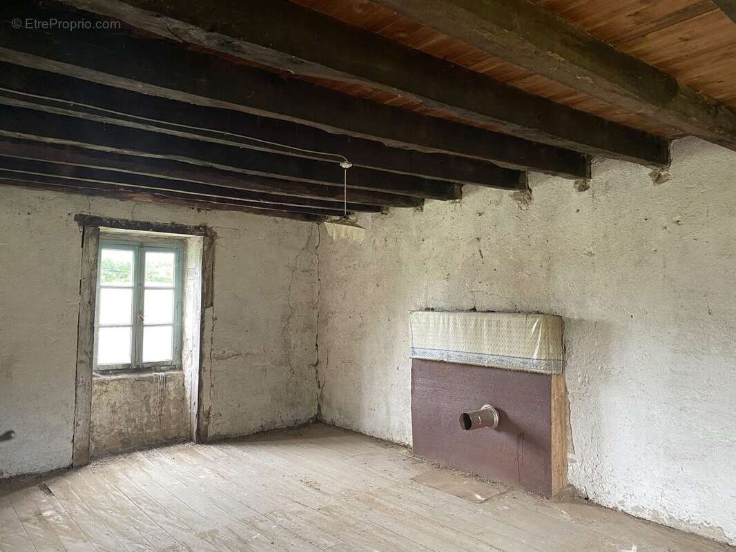 Maison à EYMOUTIERS