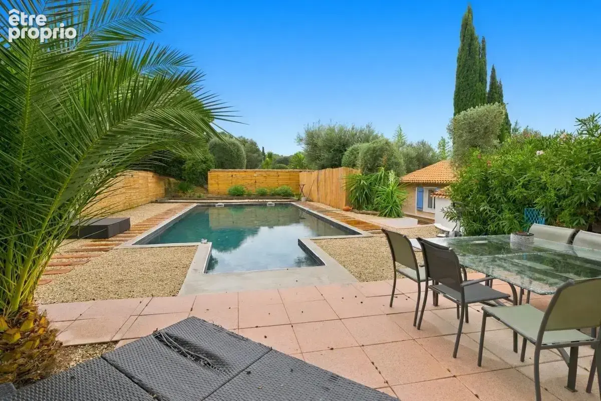 Maison de 6 pièces de 160 m² à Sanary-sur-Mer - photo 1