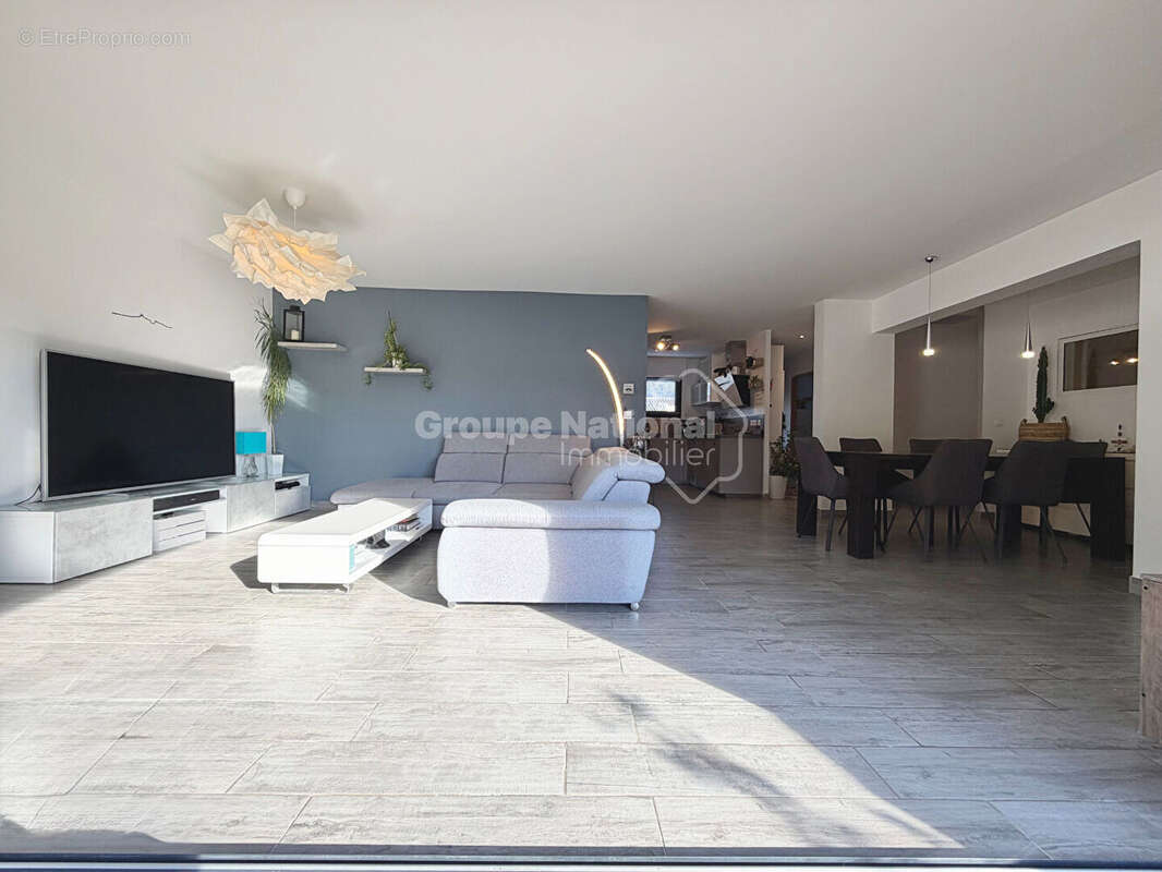 Maison T4/5 de plain-pied avec piscine et double garage - photo 4