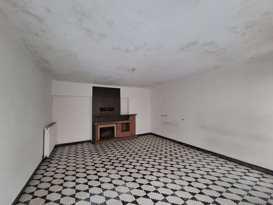 Maison à SAINT-ETIENNE-DE-MER-MORTE